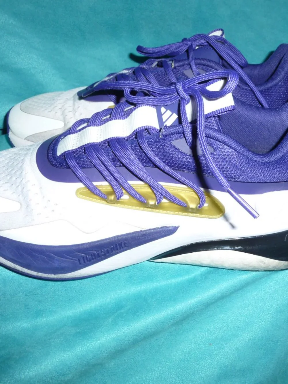 Adidas AlphaBoost V2 NCAA Pack Washington 7.5-7 1/2 white/gold/purple $129